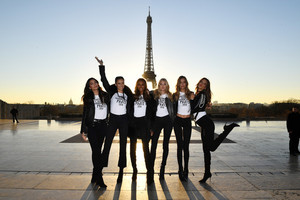 2016+Victoria+Secret+Fashion+Show+Eiffel+Tower+i8_tJQJlj3Jl.jpg