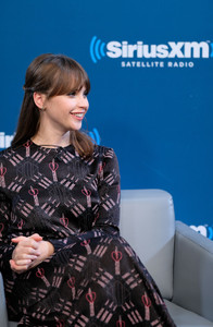 Felicity+Jones+SiriusXM+Town+Hall+Cast+Rogue+AevmLimTzK-x.jpg