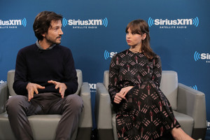 Felicity+Jones+SiriusXM+Town+Hall+Cast+Rogue+EAwjJhaIWfrx.jpg