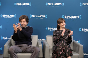 Felicity+Jones+SiriusXM+Town+Hall+Cast+Rogue+CJ3VVXiRc-gx.jpg