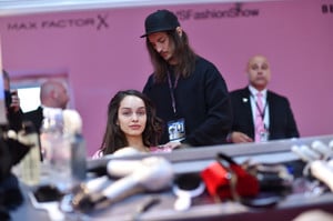 Luma+Grothe+2016+Victoria+Secret+Fashion+Show+ynoO9nfNajBx.jpg