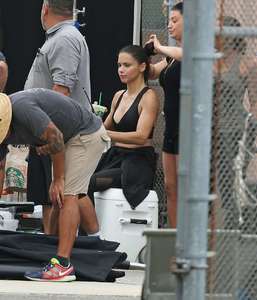 Adriana-Lima--On-set-for-a-Victoria-Secret-sport-fashion-shoot--17.jpg