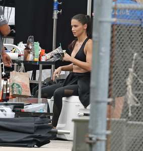 Adriana-Lima--On-set-for-a-Victoria-Secret-sport-fashion-shoot--20.jpg