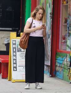 Jemima-Kirke-Out-in-New-York--01.jpg