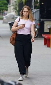 Jemima-Kirke-Out-in-New-York--04.jpg