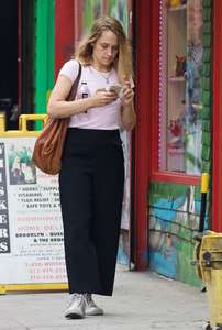 Jemima-Kirke-Out-in-New-York--05.jpg