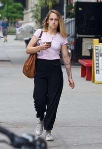 Jemima-Kirke-Out-in-New-York--07.jpg