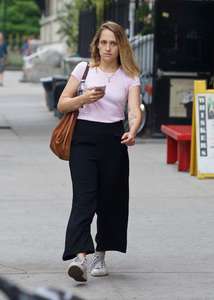 Jemima-Kirke-Out-in-New-York--08.jpg