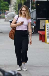 Jemima-Kirke-Out-in-New-York--09.jpg