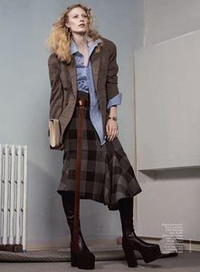 Julia-Nobis-Vogue-Australia-Sebastian-Kim-05-620x839.jpg
