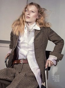 Julia-Nobis-Vogue-Australia-Sebastian-Kim-06-620x839.jpg
