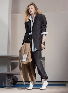 Julia-Nobis-Vogue-Australia-Sebastian-Kim-08-620x839.jpg