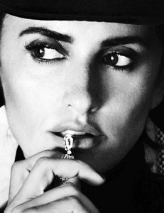 Penelope-Cruz-Vogue-Spain-2016-Photoshoot07.jpg