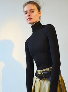 Tilda-Lindstam-Vogue-Mexico-Hunter-Gatti-01-620x837.jpg