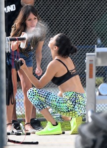 adriana-lima-workout-in-miami-photos-05-jpg-1.jpg