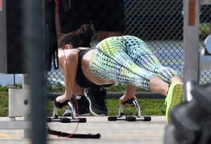 adriana-lima-workout-in-miami-photos-07-jpg-1.jpg
