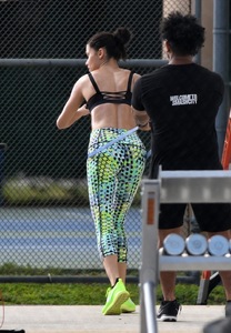 adriana-lima-workout-in-miami-photos-34-jpg-1.jpg