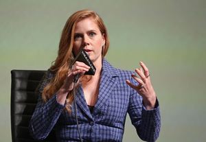 amya061116ZNimage6.jpg