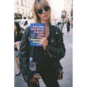 ediebcampbell_reading_the_wrong_novel.jpg