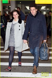 felicity-jones-holds-hands-with-boyfriend-charles-guard-at-jfk-01.jpg