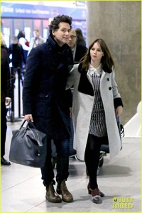 felicity-jones-holds-hands-with-boyfriend-charles-guard-at-jfk-02.jpg