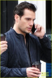 henry-cavill-grabs-coffee-london-01.jpg