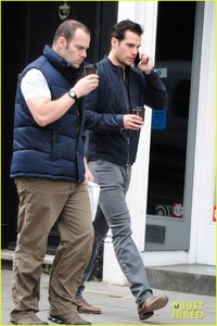 henry-cavill-grabs-coffee-london-06.jpg