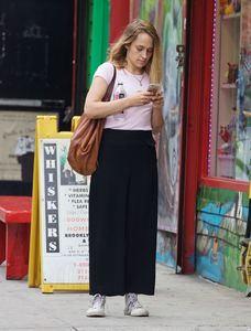 jemima-kirke-out-in-new-york-06-27-2016_2.jpg