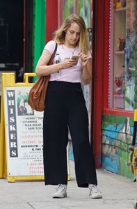 jemima-kirke-out-in-new-york-06-27-2016_3.jpg