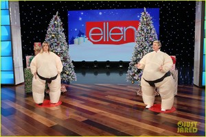 jennifer-aniston-reveals-how-justin-theroux-surprised-her-on-thanksgiving-06.jpg