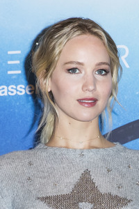 jlaw291116ZNimage5.jpg