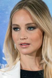 jlaw301116ZNimage3.jpg