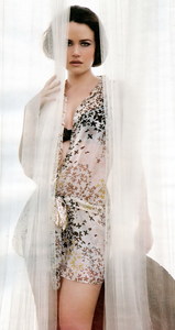 kinopoisk.ru-Carla-Gugino-596555.jpg