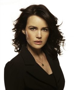 kinopoisk.ru-Carla-Gugino-810199.jpg