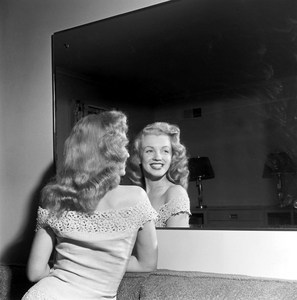 kinopoisk.ru-Marilyn-Monroe-498021.jpg.1276bab2123db8558ca32dcf72c57c04.jpg