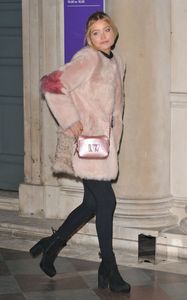 lauraw171116ZNimage7.jpg
