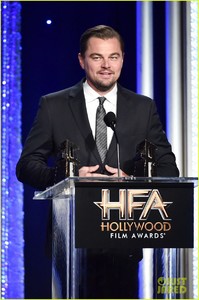 leonardo-dicaprio-hollywood-film-awards-2016-04.jpg