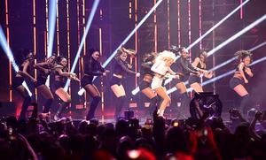 zara-larsson-mtv-europe-music-awards-2016-110616-image-030.jpg