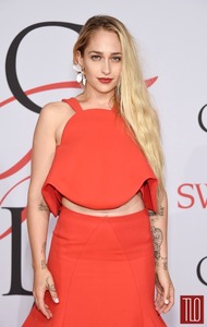 Jemima-Kirke-2015-CFDA-Fashion-Awards-Red-Carpet-Fashion-Rosie-Assoulin-Tom-Lorenzo-Site-TLO-5 (1).jpg