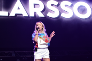 Zara Larsson 997 Triple Ho Show15.png