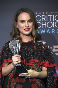 Natalie+Portman+22nd+Annual+Critics+Choice+-H3vqKvfbYlx.jpg