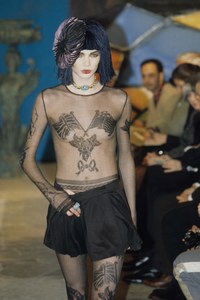 JOHN-GALLIANO-FALL-1997-RTW-069.jpg