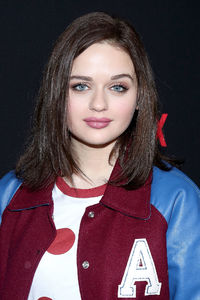 Joey-King_004.jpg