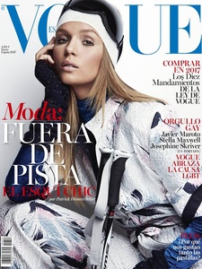 Josephine-Skriver-by-Patrick-Demarchelier-for-Vogue-Spain-January-2017-Cover.jpg