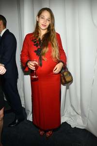 Pregnant-Jemima-Kirke-attended-Studio-School-35th.jpg