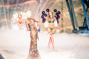 VSFS-PARIS-RUNWAY-JOSHWONG-11302016-078-X3.jpg