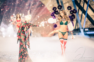 VSFS-PARIS-RUNWAY-JOSHWONG-11302016-079-X3.jpg