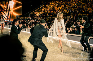 VSFS-PARIS-RUNWAY-JOSHWONG-11302016-288-X3.jpg