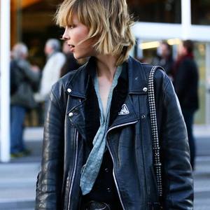 edie_anthony_vaccarello_ss16_alexandthewaves.jpg