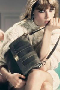 edie_anya_hindmarch_vogue_25oct11_1280_1.jpeg